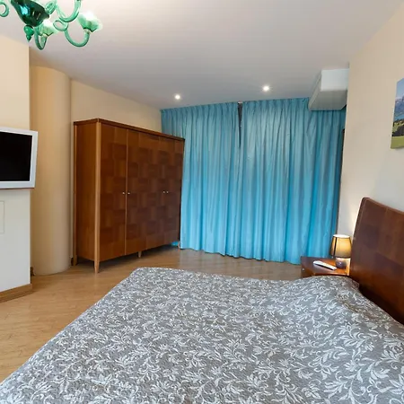 Royal Penthouse Whith Free Parking Apartment Riga