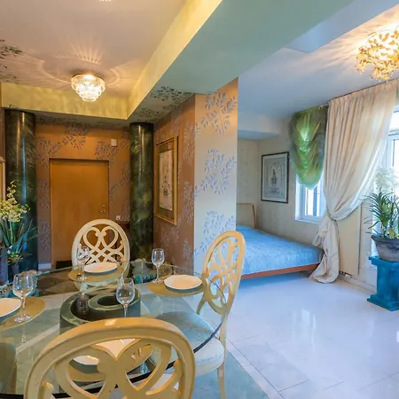Royal Penthouse Whith Free Parking Apartment Riga