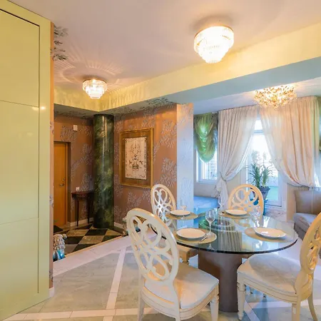 Royal Penthouse Whith Free Parking Apartment