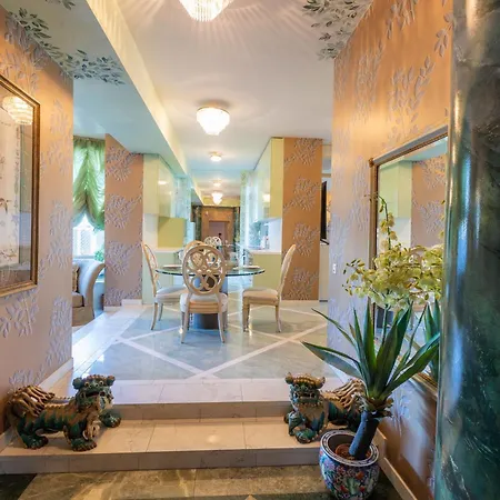 Royal Penthouse Whith Free Parking Apartment Riga
