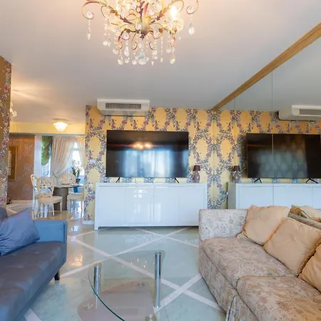 Royal Penthouse Whith Free Parking شقة