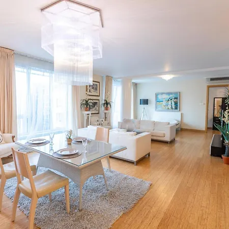 Royal Penthouse Whith Free Parking ريغا
